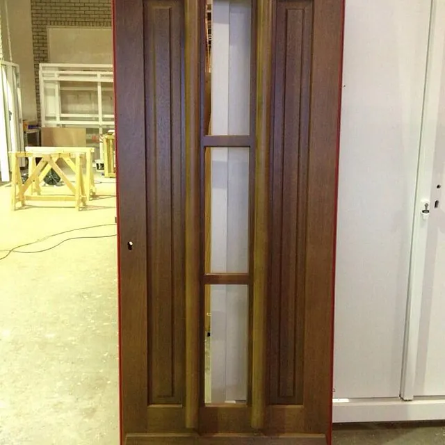 Bruine klassieke deur