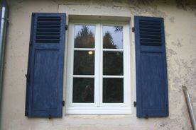 Raamdesign blauwe shutters