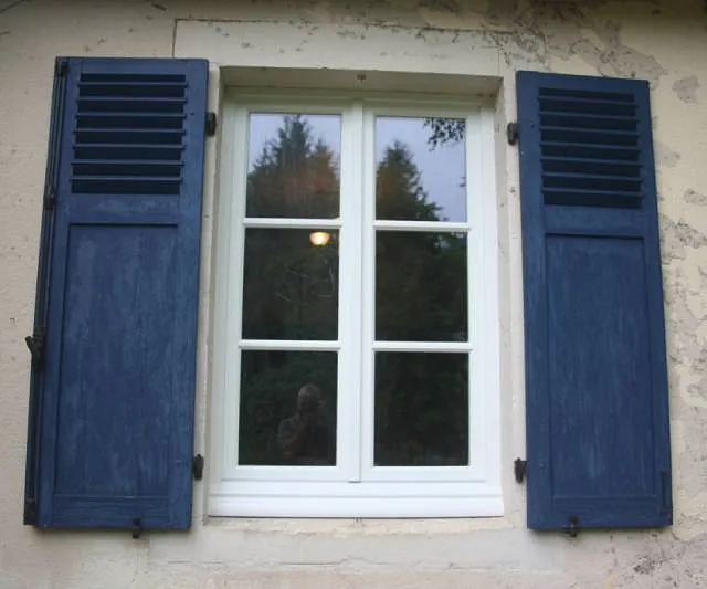 Raamdesign blauwe shutters