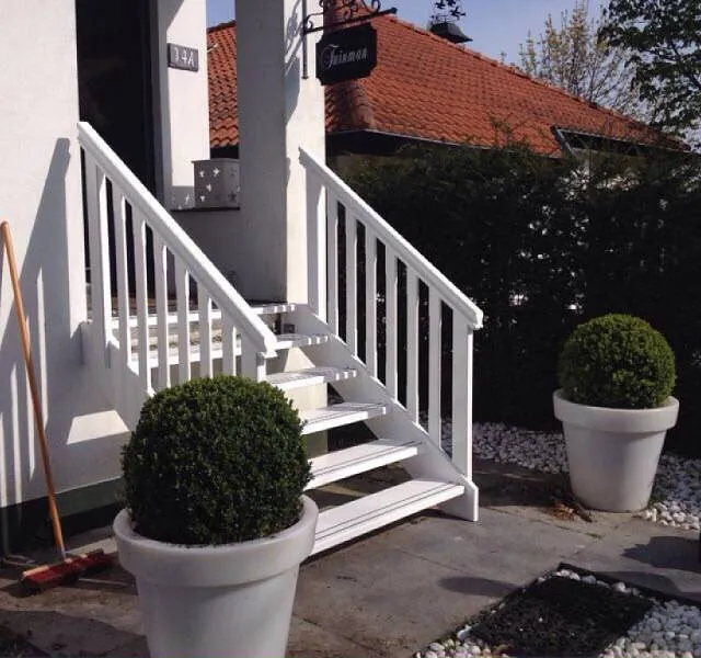 Witte klassieke trap