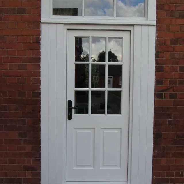 Witte buitendeur