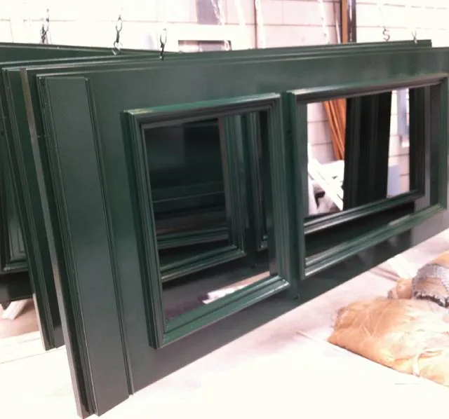 Groene klassieke deur